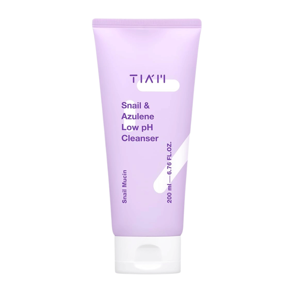 TIA'M Snail & Azulene Low pH Cleanser in paarse tube op witte achtergrond, 200 ml, een milde gezichtsreiniger met slakkenextract en azulene voor de gevoelige huid.