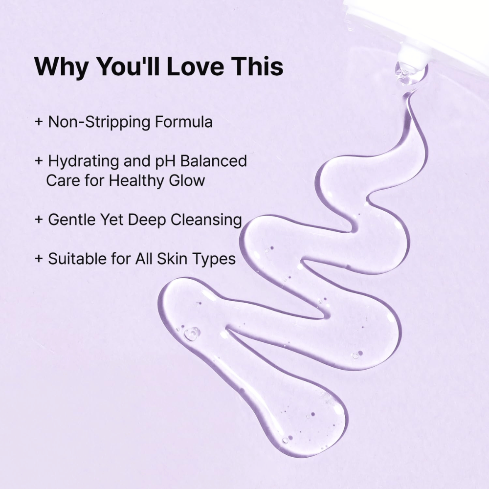 Transparante geltextuur van TIA'M Snail & Azulene Low pH Cleanser, met tekst die de hydraterende, pH-gebalanceerde en milde reinigingsvoordelen voor alle huidtypes benadrukt.