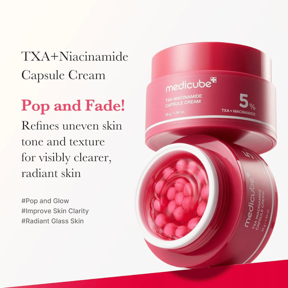 Medicube TXA Niacinamide Capsule Cream met tekst over egalisatie van de huidtint en glans, toont een open pot met roze capsules en de verpakking van het product ernaast.