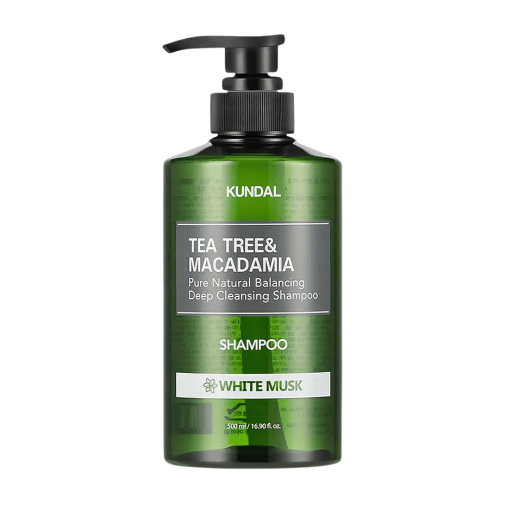 Strakke vrijstaande productafbeelding van KUNDAL Tea Tree & Macadamia Deep Cleansing Shampoo White Musk met groene transparante fles en pompdesign.