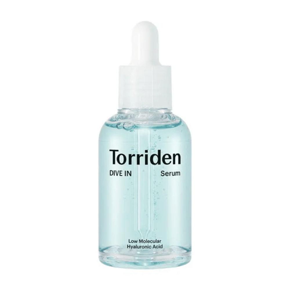 Een fles Torriden DIVE-IN Low Molecule Hyaluronic Acid Serum 50ml voor hydratatie, op een witte achtergrond.