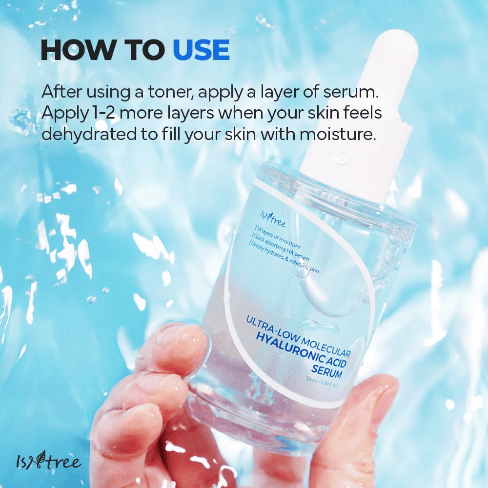 Isntree Ultra-Low Molecular Hyaluronic Acid Serum dat na toner wordt aangebracht voor intensieve hydratatie, getoond in hand met waterspatten, licht serum voor droge en gedehydrateerde huid.