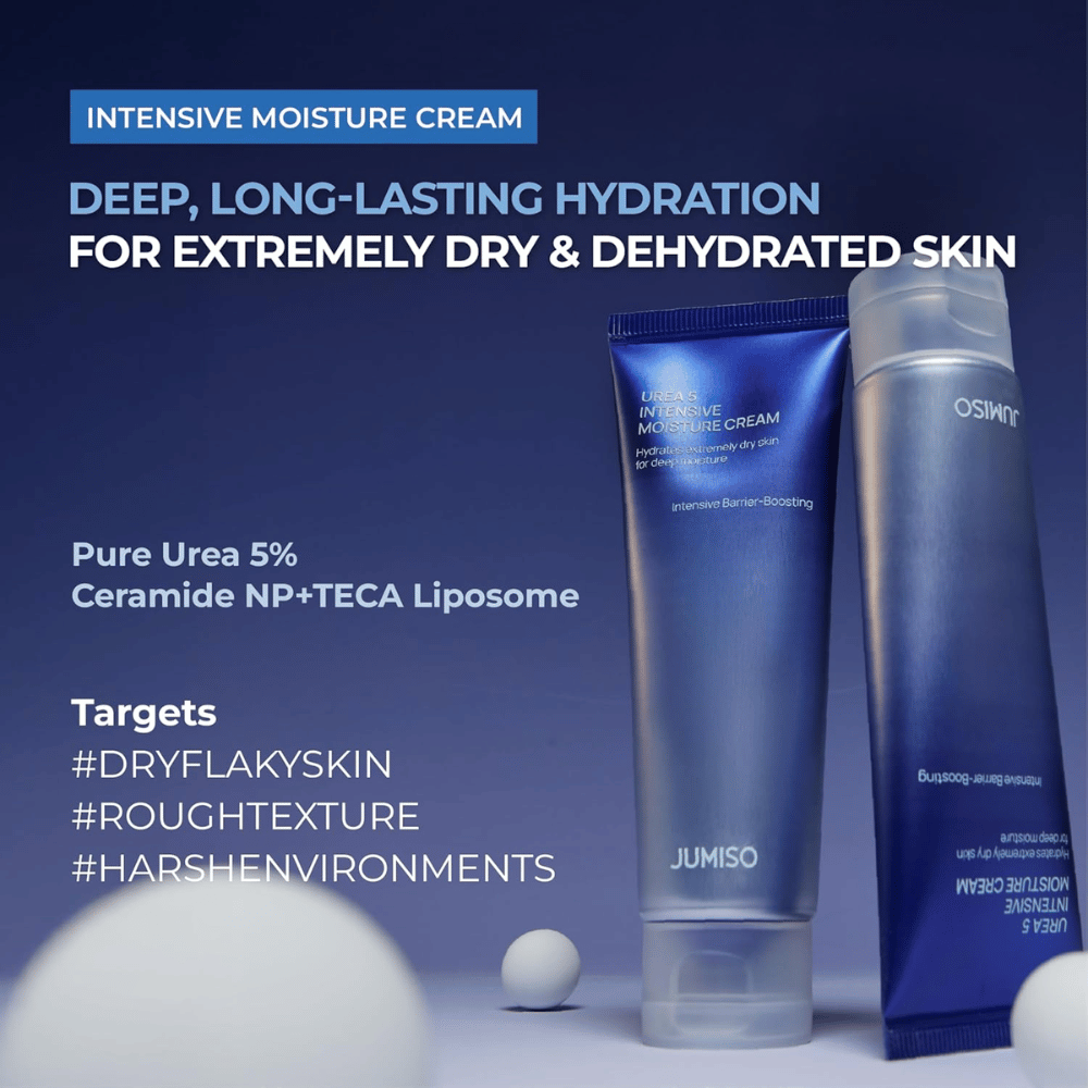 Marketingafbeelding die de crème presenteert als een intensief hydraterende oplossing voor extreem droge en vochtarme huid. De afbeelding belicht de hoofdingrediënten 5% ureum, Ceramide NP en TECA Liposome en beveelt het product aan voor droge, schilferige huid, ruwe huidtextuur en belasting door droge omgevingen.