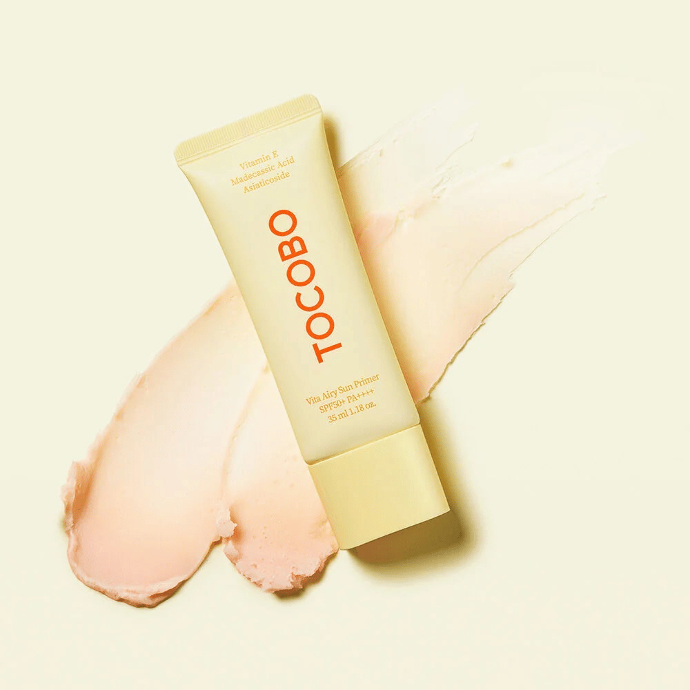 TOCOBO Vita Airy Sun Primer - een lichte zonnebrandprimer met SPF50+ PA++++ die de huidtint egaliseert en beschermt tegen UV-stralen, terwijl het verzorgt met vitamine C en madecassoside.