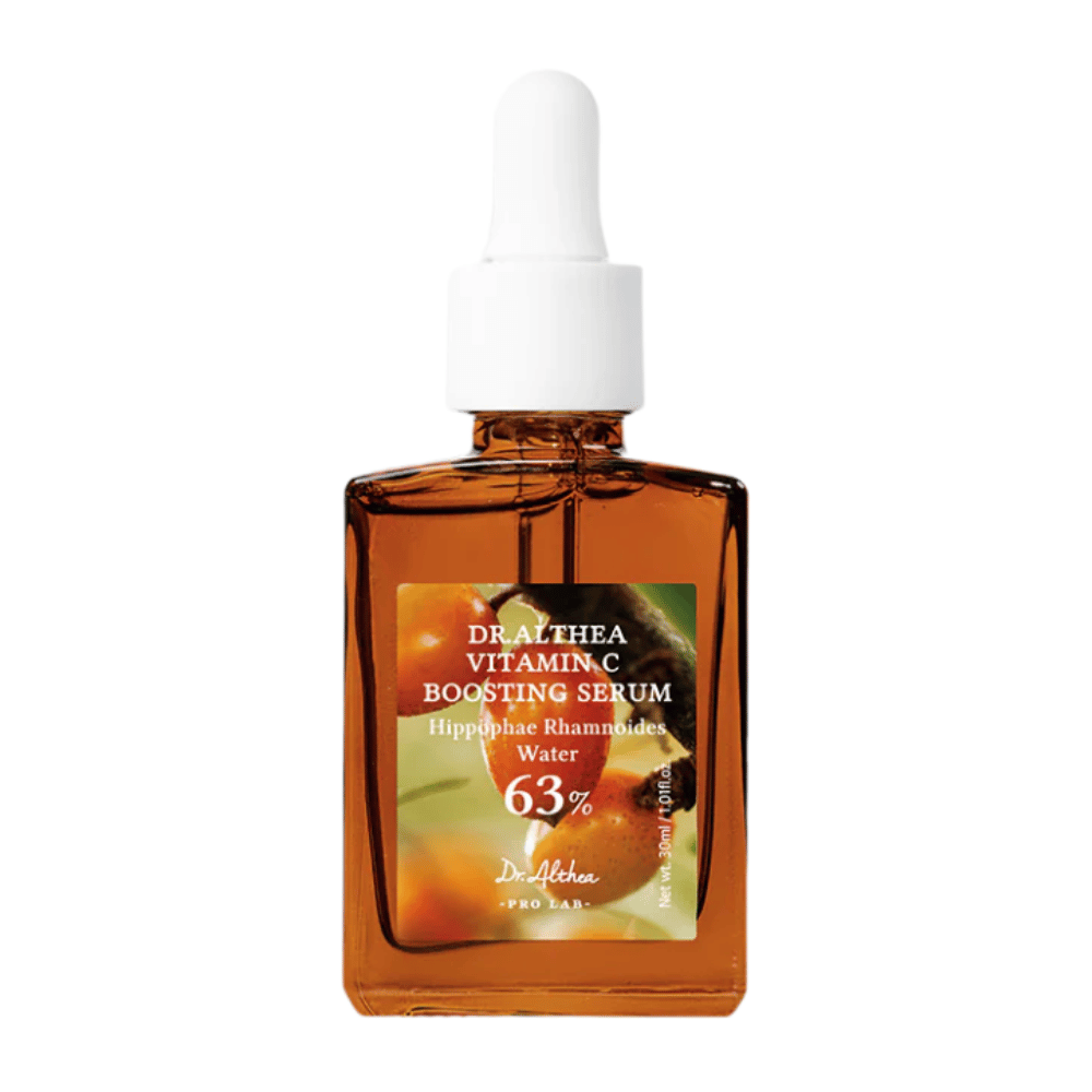 Dr. Althea Vitamin C Boosting Serum bevat 63% duindoornwater en is ontworpen om de huidtint te egaliseren en donkere vlekken te verminderen. Deze effectieve formule geeft de huid een stralende glans en bevordert celvernieuwing voor een jeugdiger uiterlijk.