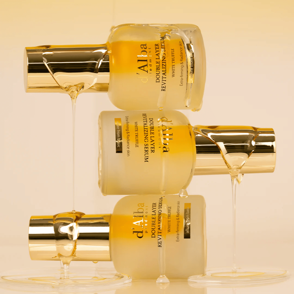 d'Alba White Truffle Double Layer Revitalizing Serum is een luxe serum dat voedende witte truffel combineert met hydraterende oliën. Deze dubbelwerkende formule biedt een intense hydratatie en versterkt de elasticiteit van de huid, wat resulteert in een gladdere en stralendere huidtint.