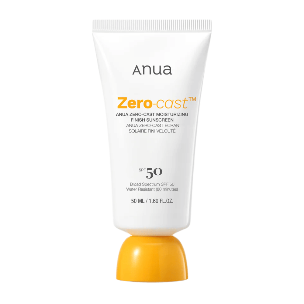 Productafbeelding van ANUA Zero-Cast Moisturizing Finish Sunscreen SPF 50 in witte tube met oranje dop, 50 ml. Een lichte zonnebrandcrème zonder witte waas, waterbestendig tot 80 minuten.
