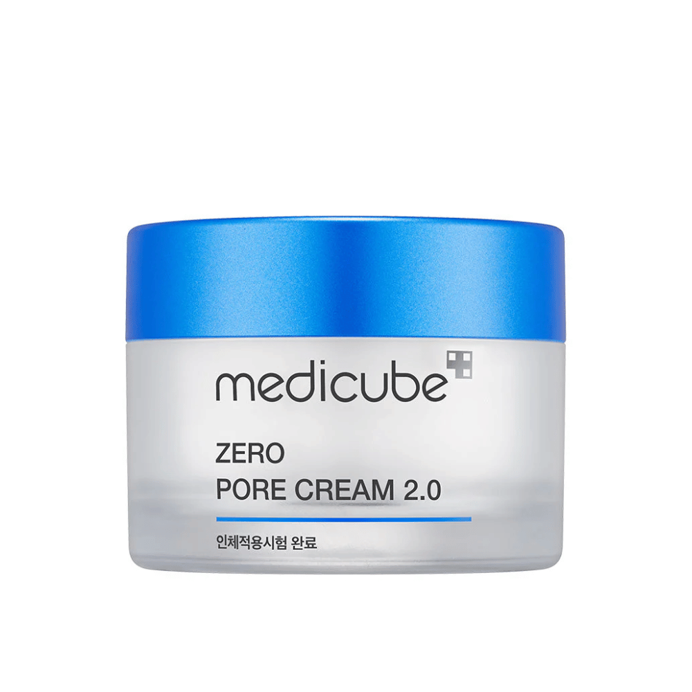 Medicube Zero Pore Cream 2.0 is een porieverkleinende gezichtscrème speciaal ontworpen om een gladdere en mattere huidstructuur te geven. Het helpt bij het beheersen van de talgproductie en vermindert de zichtbaarheid van poriën, waardoor het ideaal is voor een vette en gecombineerde huid.
