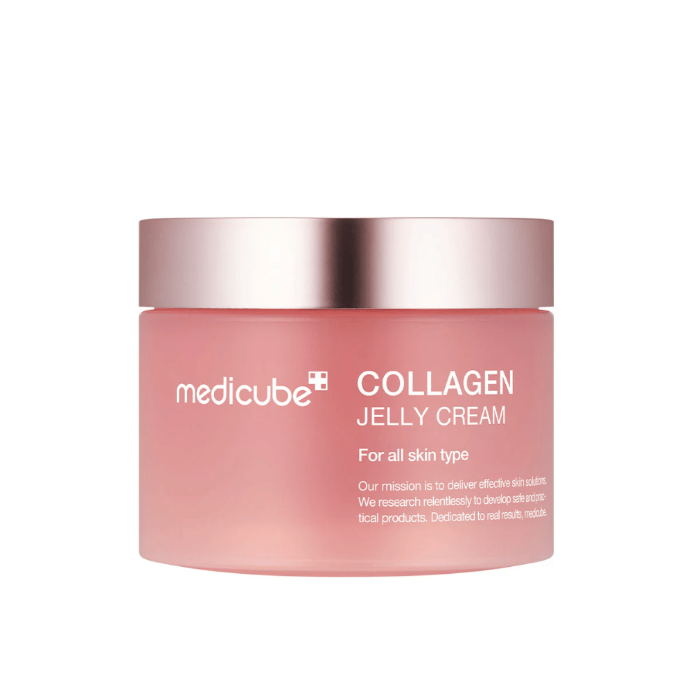 Medicube Collagen Jelly Cream in een roze pot met een zilveren deksel. Het product is ontworpen voor alle huidtypen en belooft effectieve huidverzorging met de focus op collageen om de elasticiteit en hydratatie van de huid te verbeteren.