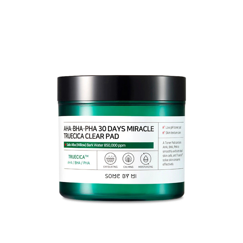 Een witte container met groen deksel gevuld met Some By Mi's AHA, BHA, PHA 30 Days Miracle Truecica Clear Pad 70 stuks voor de bestrijding van acne-uitbraken.