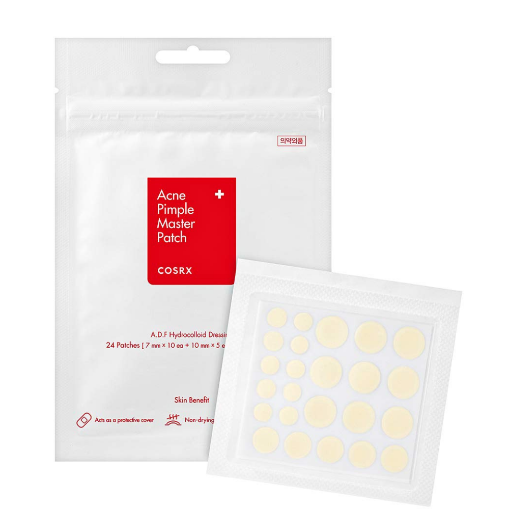 Een wit pakket met een wit label erop, met COSRX Acne Pimple Master Patch (1pak x 24 pleisters) om acne en puistjes te behandelen met hydrocolloïdtechnologie.
