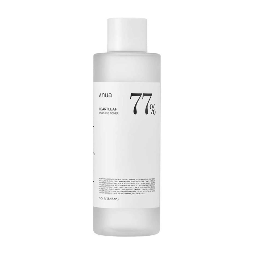 Een fles Heartleaf 77% Soothing Toner met een Anua-etiket erop, geformuleerd met kalmerende gezichtstonic voor de gevoelige huid.
