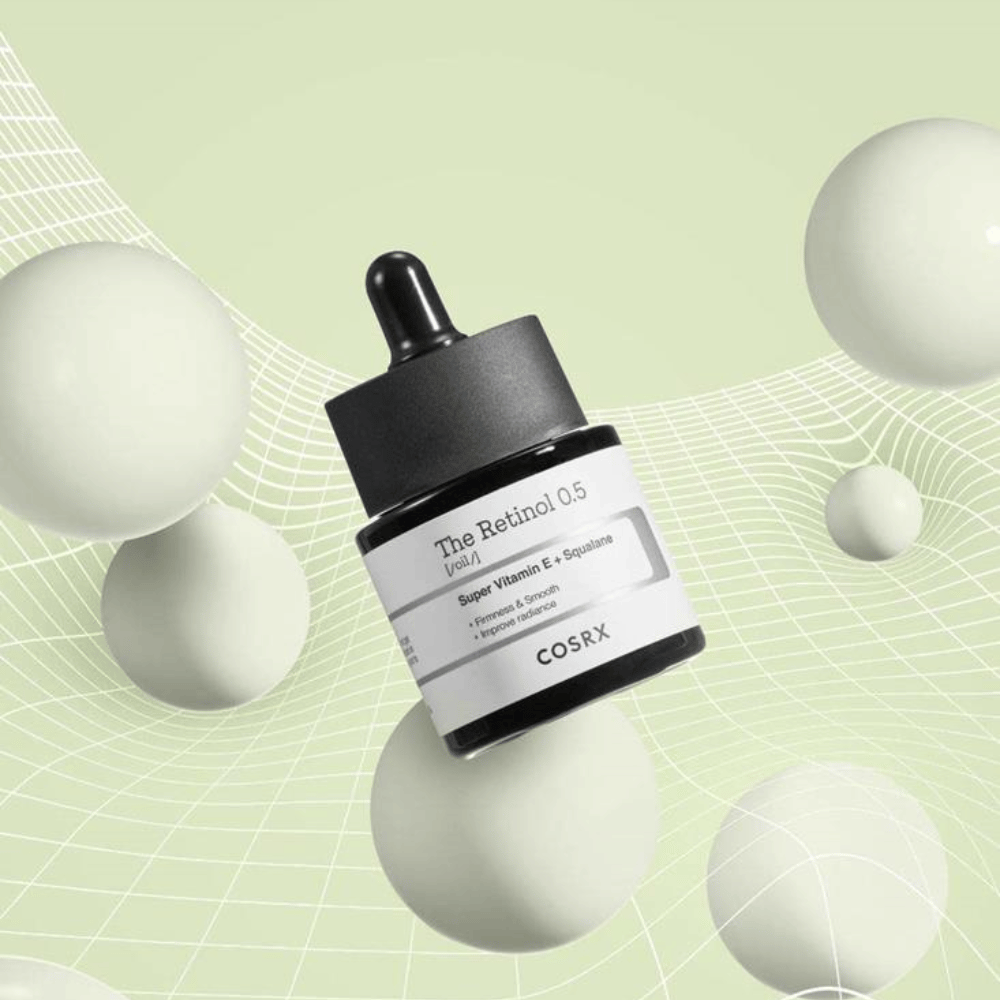 Een fles COSRX Retinol 0.5 Oil 20ml die anti-aging voordelen bevordert op een witte achtergrond.