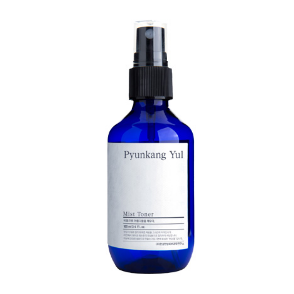 Een fles Pyunkang Yul Mist Toner, perfect voor allergievriendelijke tonerenthousiasten, op een witte achtergrond.